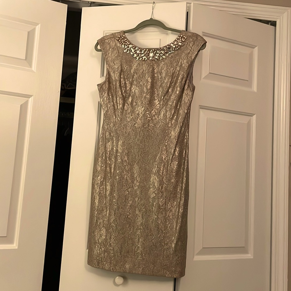 Women’s Gold metallic Adrianna Papell Size 8
